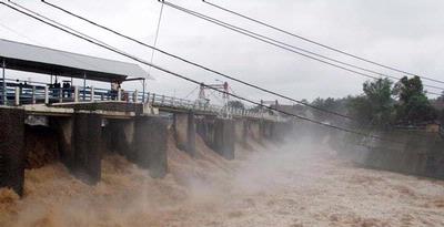 FOTO BANJIR BOGOR 2013 Sungai Ciliwung Meluap 